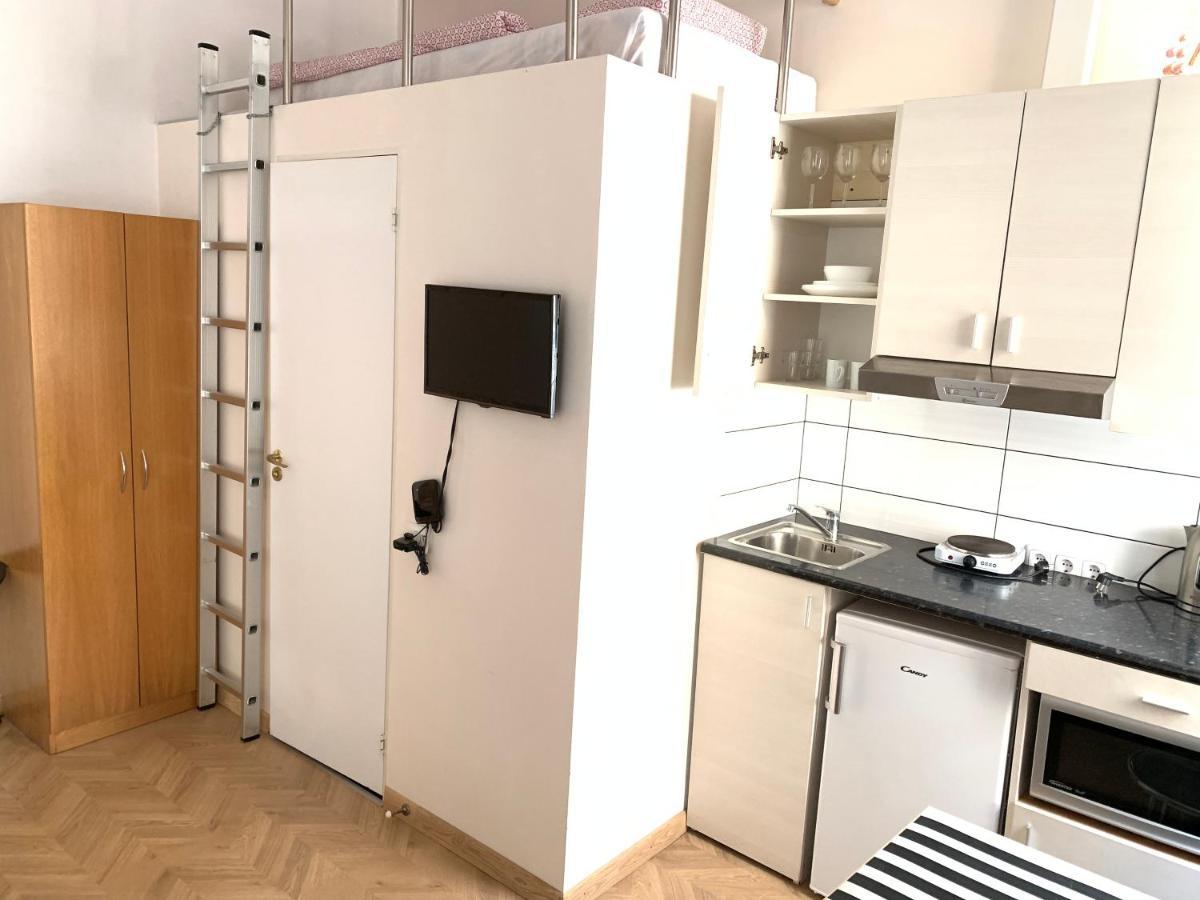 Centro Apartment Near Gedimas Avenue Вильнюс Экстерьер фото